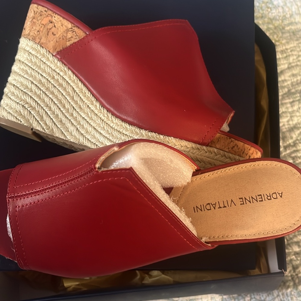 Adrienne Vittadini Red Wedges - Picture 5 of 7